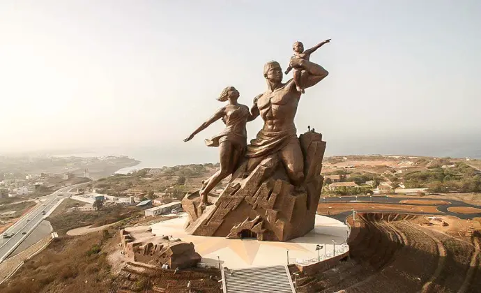 Le monument de la renaissance africaine à Dakar au Sénégal
